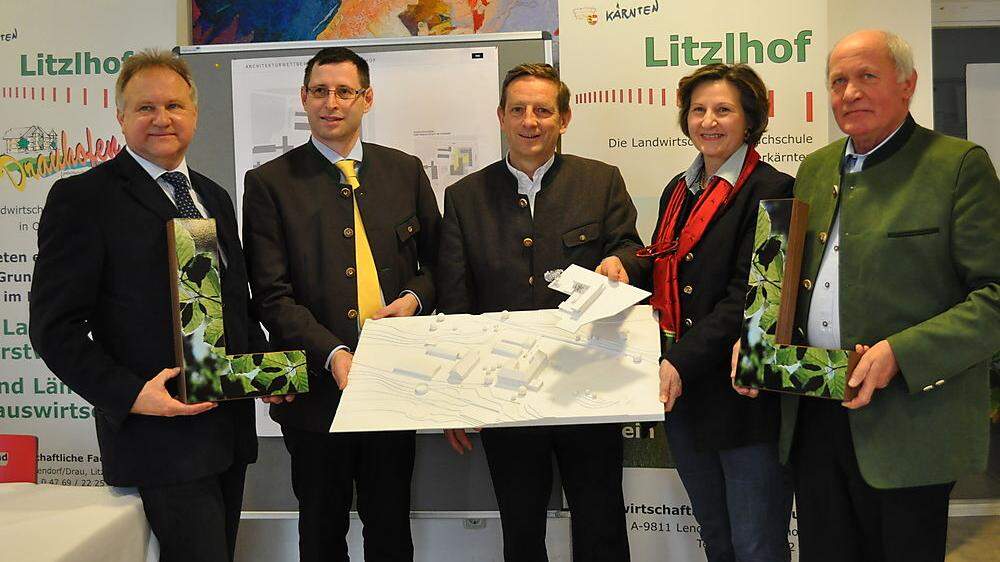 In Litzlhof begannen die Umbauarbeiten für ein modernes Bildungszentrum bereits