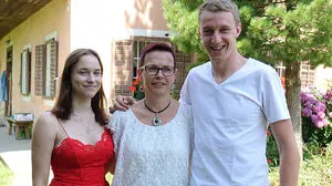 Marlies und Karin Hillberger mit Marlies’ Freund Georg