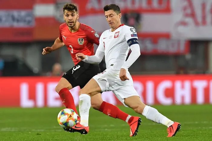 Aleksandar Dragovic: 4 Der Leverkusen-Legionär entschärfte im Verbund mit seinen Defensivkollegen Polens Sturmspitzen Lewandowski und Milik beinahe komplett. Dragovic spielte auch gute Bälle aus der Abwehr heraus.