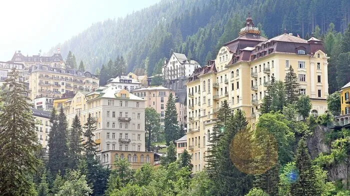 Lag es am Thermalwasser oder auch an den frivolen Spielen im Badehaus, in dem Männer und Frauen gemeinsam in einem großen Zuber planschten? Dem historischen Kurort Bad Gastein wurde seit jeher eine befruchtende Wirkung nachgesagt.
