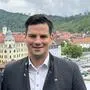 Hannes Amesbauer (Mitte) mit blauer Entourage. Links: Vizebürgermeister Ernst Ebner aus St. Barbara und LAbg. Philipp Könighofer aus Langenwang