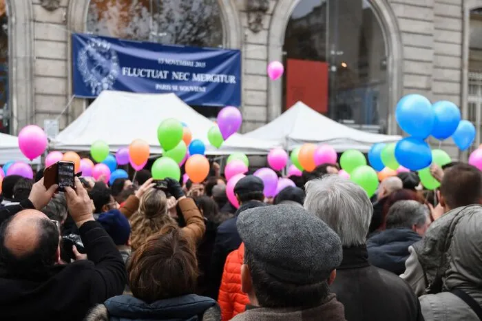 Überall wurden Schweigeminuten eingehalten und die Namen der Opfer verlesen.