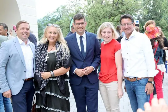 Und zwar in das Bildungshaus Schloss Krastowitz. Übrigens: Am 10. August geht das Rindfleischfest am Gut Ossiacher Tauern über die Bühne.