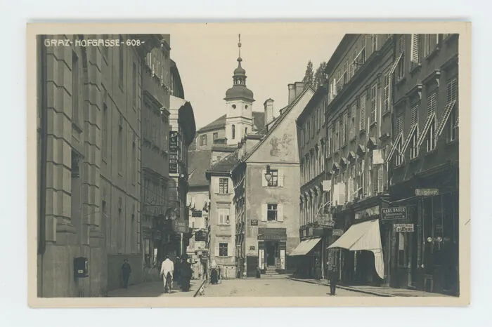 Die Hofgasse führt in die Sporgasse, direkt bei der Stiegenkirche