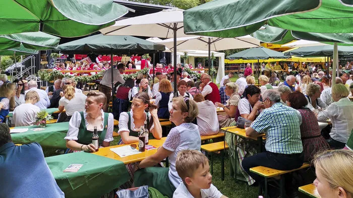 Die Erleichterung war nicht nur den Veranstaltern, auch den vielen Besuchern des Oberlandler Kirtag anzusehen, nach zwei Jahren Pause wieder im Knittelfelder Stadtpark ausgiebig feiern zu können.