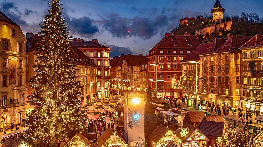 Am heutigen Samstag werden zum ersten Mal die Lichter am Weihnachtsbaum auf dem Grazer Hauptplatz leuchten
