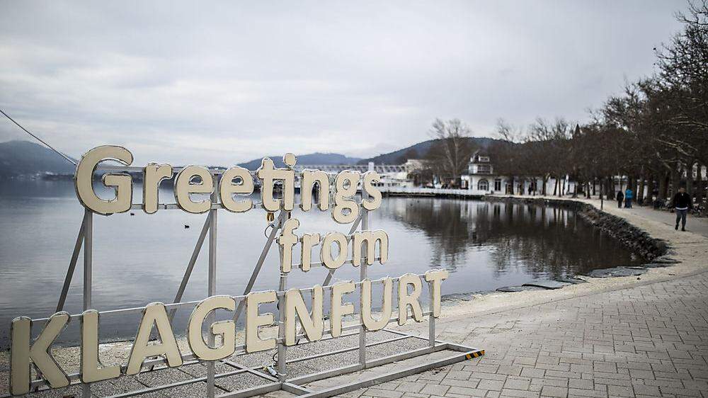 Bewölkert Wintertag in der Ostbucht in Klagenfurt