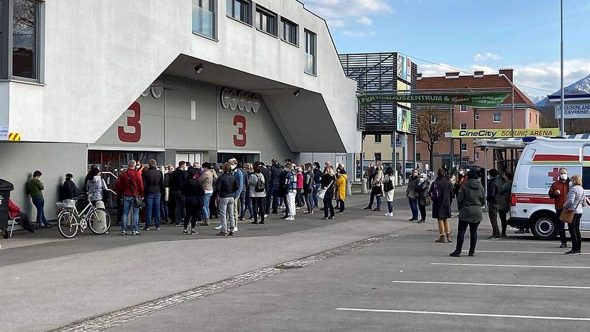 Die Szenen vom Samstag vor der Messehalle 3 in Klagenfurt sollen sich nicht wiederholen