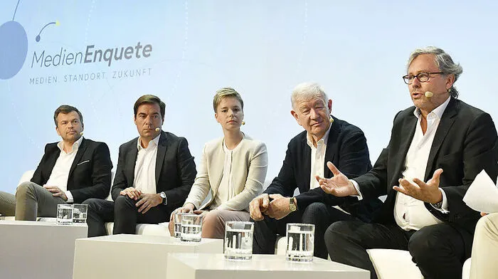 Das hochkarätig besetzte Podium am zweiten Tag: Markus Breitenecker (ProSieben Sat1 Puls4), Rainer Nowak (Die Presse), Ladina Heimgartner (SRG), Armin Thurnher (Falter), Alexander Wrabetz (ORF)