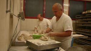 Seit mehr als 20 Jahren ein Team in der Bäckerei Gregori: Stückler (vorne) und Gussnig