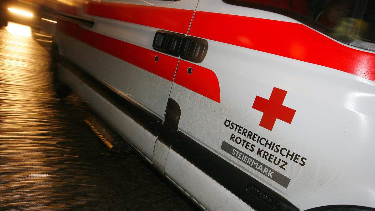 Das Rote Kreuz brachte den 19-Jährigen ins UKH Graz 