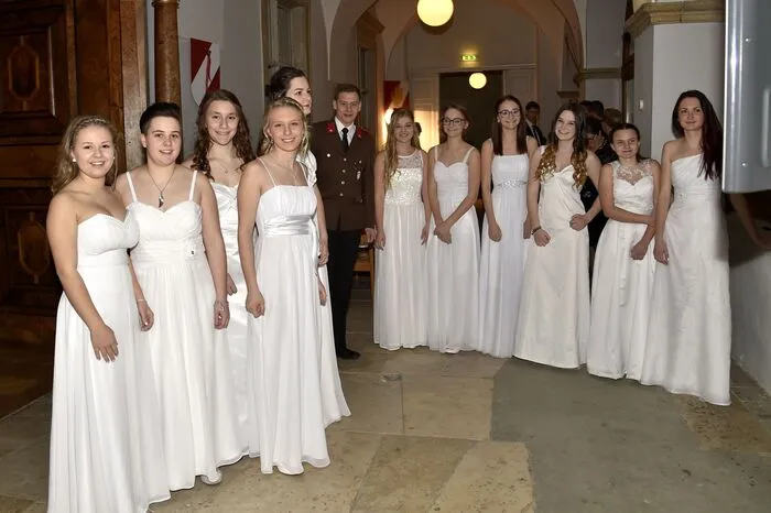 Choreografiert wurde die Polonaise von Mag. Erich Rybar, die Ballgäste genossen stimmungsvoll eine rauschende Ballnacht