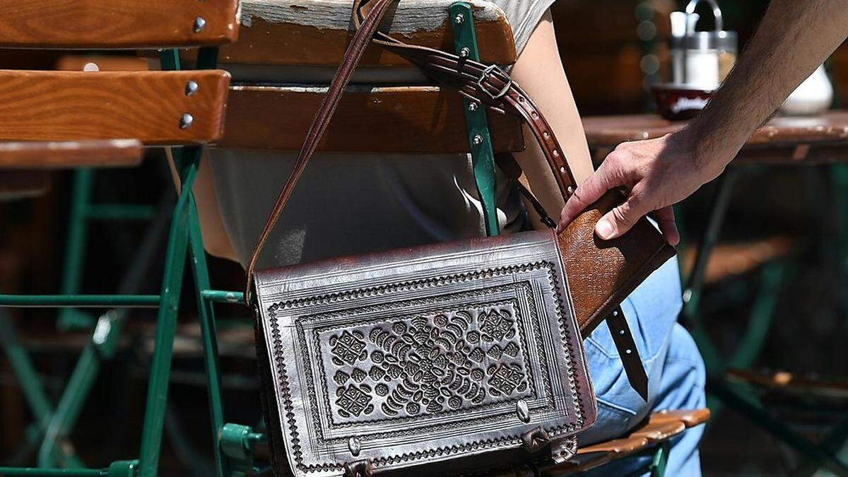 Seine Tasche sollte man nicht unbeaufsichtigt lassen