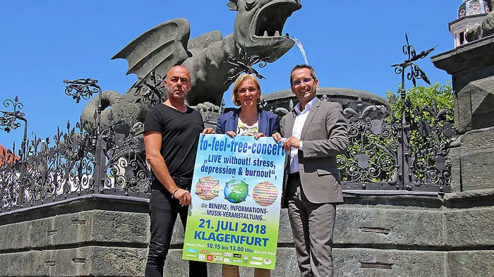 Gesundheitsreferent Stadtrat Franz Petritz (rechts) mit Veranstalter Gerhard Huber und der Leiterin des Klagenfurter Gesundheitsamtes, Birgit Trattler, bei der Präsentation