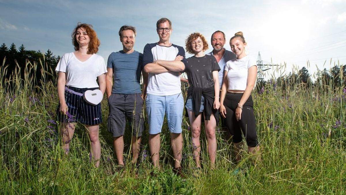 2020 ist im Kasten! „Jungbauern“-GF Andreas Kugler (Mitte) mit dem Team um Dieter Sajovic (2. v. l.) und Jana Scherr (re.): Stylistin Julia Hanisch, Visagistin Christina Lenz und Producer Thomas Weidinger