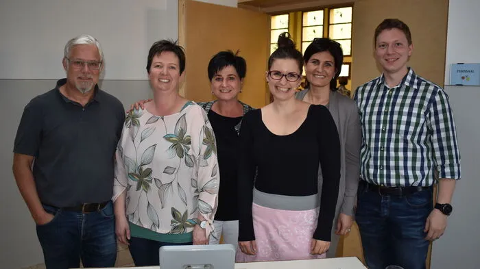 Guggi Hofbauer (Dritte von rechts) tourt aktuell durch Teile Österreichs. Wer sie nochmal in Kärnten sehen will, am 31. Mai ist Hofbauer in Lurnfeld.