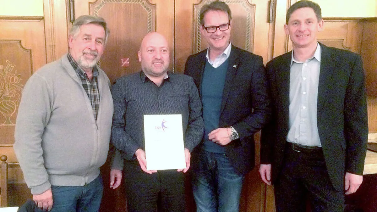 Heinz Schwarzenegger, Jörg Kohlhauser, Bürgermeister Marcus Martschitsch, der neue TSV-Obmann Michael Horvath