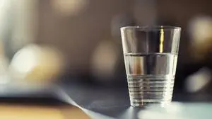 Bildnummer: 59332651  Datum: 29.10.2012  Copyright: imago/imagebroker
Ein halbvolles Wasserglas auf Küchenschrank, Deutschland, Europa 01 xcb x0x 2012 quer 1 Objekt ein einzelnes Ganzansichten Ganzansicht gefüllter gefüllte gefülltes gefüllt Glas Gläser halbe halbes halber halbleere halbleerer halbleeres halbleer halbvolle halbvoller halbvolles halbvoll halb Hälfte Innenaufnahmen Innenaufnahme keine Personen menschenleer niemand Seitenansichten Seitenansicht seitlicher seitliche seitliches seitlich Trinkgefäße Trinkgefäß Trinkwasser Wasserglas Wassergläser Wasserversorgungen Wasserversorgung Wasser 

 59332651 Date 29 10 2012 Copyright Imago image broker a Half full A glass of water on Kitchen cabinet Germany Europe 01  x0x 2012 horizontal 1 Object a single  Full view filled filled filled filled Glass Glasses Halbe Half sake Half Empty Halbleerer Halbleeres half Half full halbvoller Half full half full half Half Interior shots Interior shot none People deserted Nobody Page views Side view side side Lateral the side Drinking vessels Trinkgefäß Drinking water A glass of water Water glasses water supply Water supply Water  