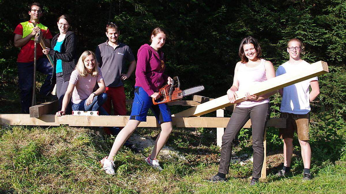 Die Landjugend Langenwang legt selbst Hand an, um „Faust“ ab dem Wochenende auf die Bühne zu bringen