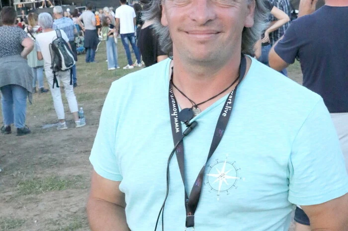 Jedoch: Aufgrund einer Gewitterfront musste HOWARTlive-Cheforganisator Stefan Walcher (Foto) gegen 22 Uhr aus Sicherheitsgründen das Konzert leider abbrechen. Mehr auf kleinzeitung.at/sv 