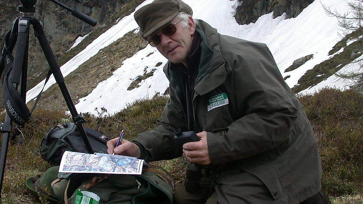 Georg Wallner bei der  Gamszählung. Er interessiert sich sehr für Forschung im Nationalpark