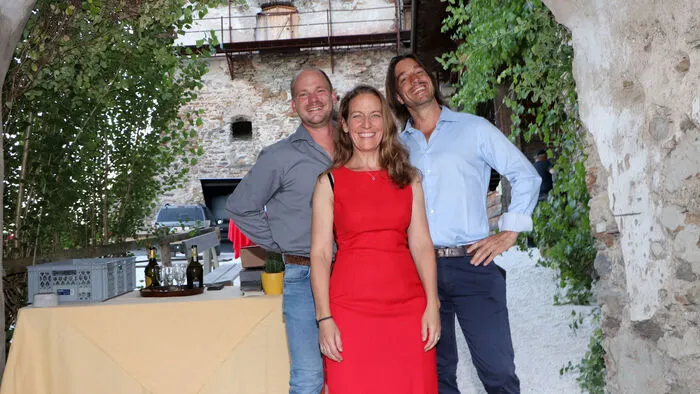 Am Foto von Links: Andreas Ickelsheimer (Obmann), Claudia Lange und Burgherr Volker Theodor Helldorff.