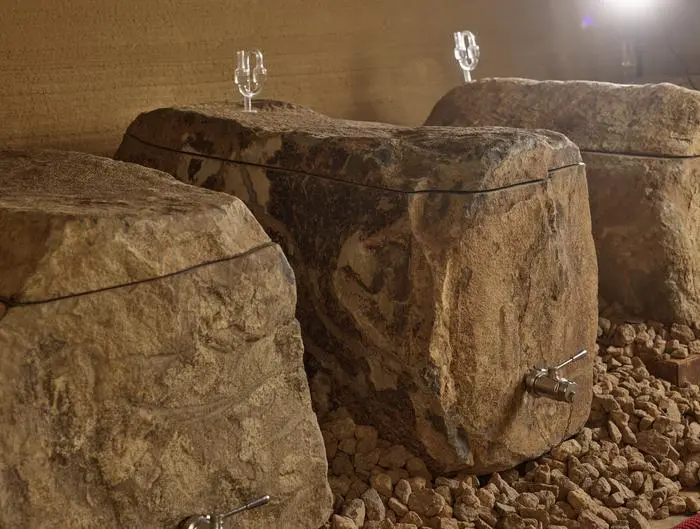 Krispels „B1“ erhält seine einzigartige Charakteristik durch 24 Monate Reifung im 
Basaltstein-Trog 