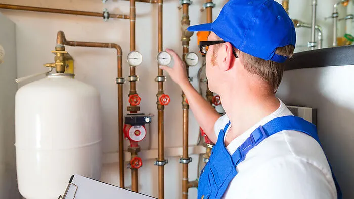 Für die Wartung des Boilers ist der Mieter zuständig