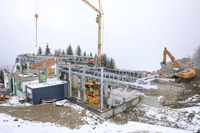 Auch 10 Zentimeter Neuschnee bremsten die Abbauarbeiten keineswegs.