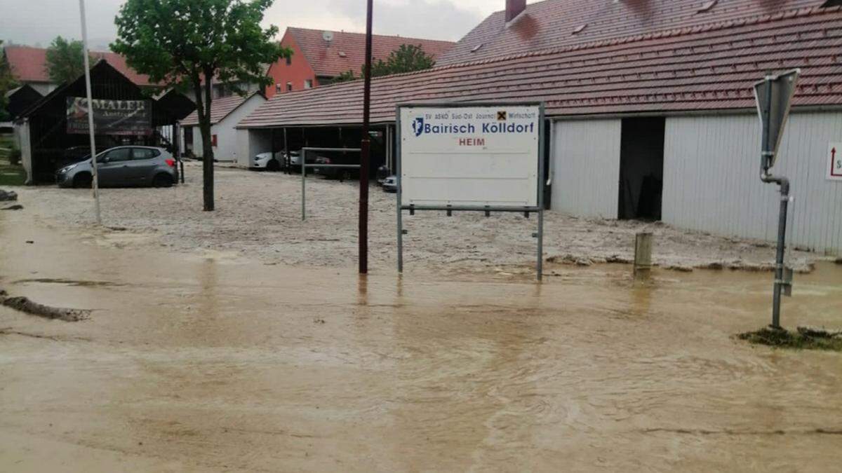 Wasser und Schlamm wälzten sich durch Bairisch Kölldorf 