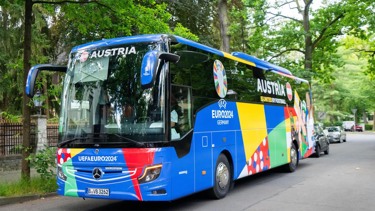 Österreichs Teambus während der EM