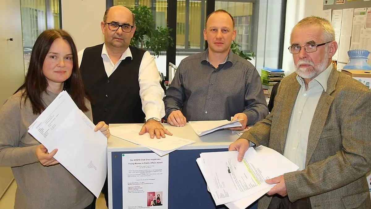 Josef Unger, Christof Biener-Oberzaucher, Gunter Wilfinger und Eveline Maitz (v.r.n.l.) mit Post für Minister Faßmann