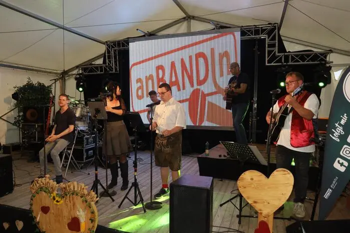 Für den musikalischen Auftakt sorgte unter anderem auch die Lebenshilfe-Erfolgsband anBANDLn. 