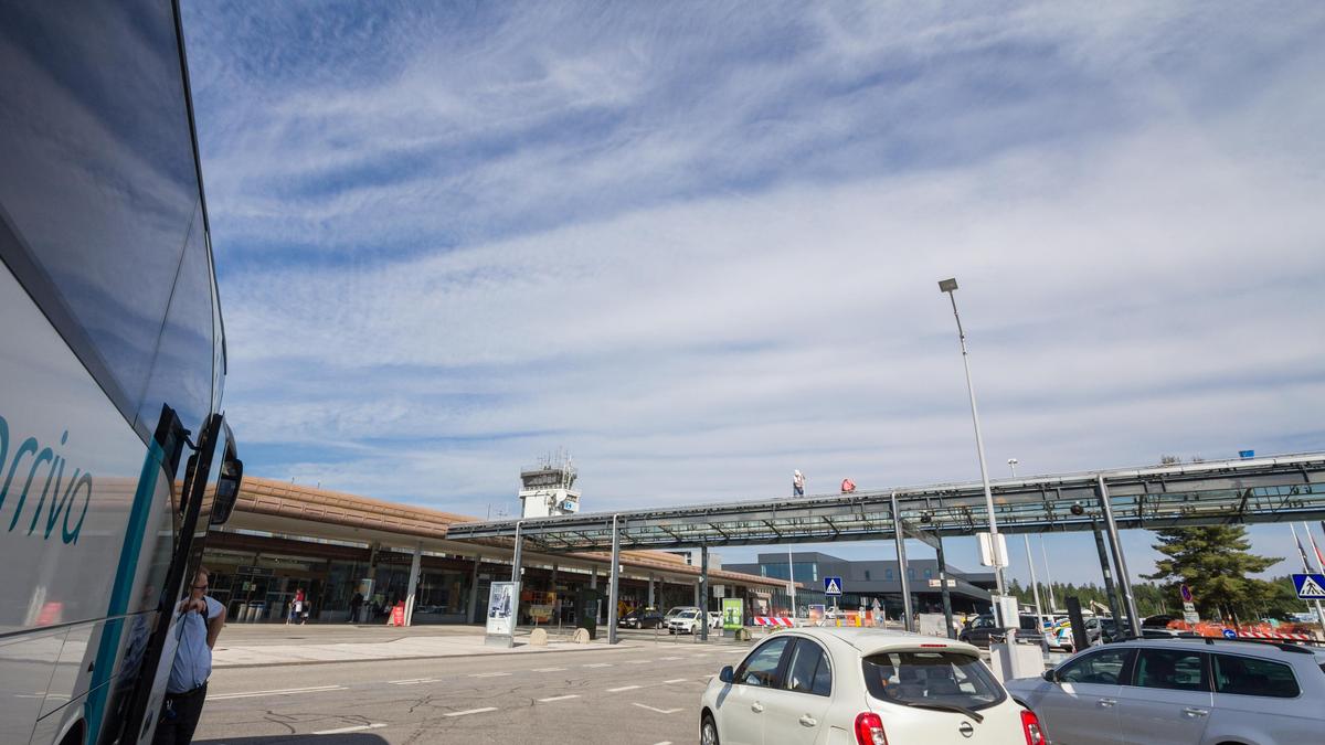 Die Leiche der Frau wurde auf einem Parkplatz beim Flughafen Laibach gefunden (Archivbild)