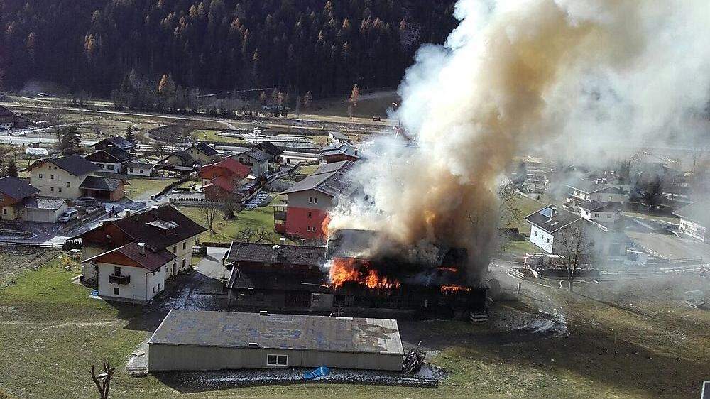 Ein Wirtschaftsgebäude im Bezirk Spittal stand in Flammen