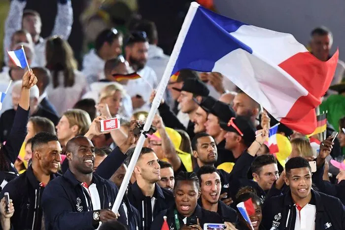 Die Nationen zogen unter dem Beifall der begeisterten Zuschauer ins Stadion ein.