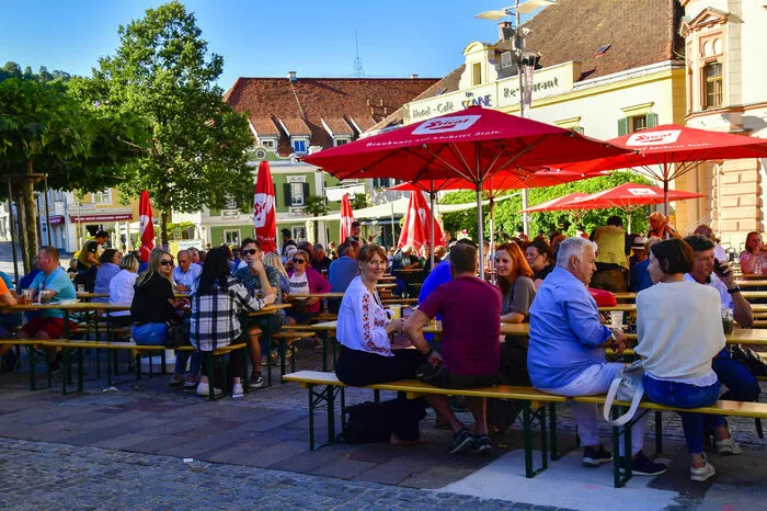 Von stimmungsvoller Blasmusik bis zum Swing der Big Band spannte sich der musikalische Bogen bis in den Abend