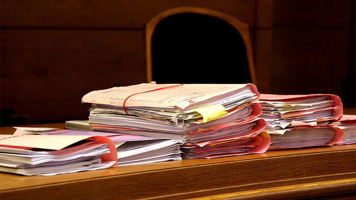 Die Staatsanwaltschaft vermutet ein Umsatzsteuerkarussell, der Angeklagte bekennt sich nicht schuldig