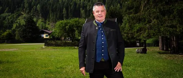 Bürgermeister Arnold Klammer (SPÖ) gibt darin seine erneute Kandidatur für die Gemeinderats- und Bürgermeisterwahl 2027 bekannt