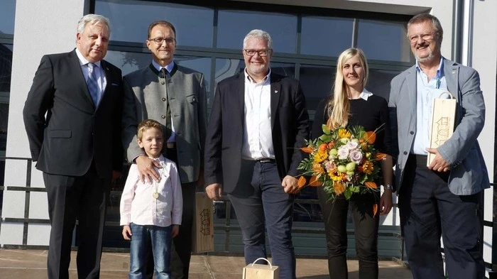 Nach sechs Monaten Bauzeit wurde Freitagnachmittag der neue Wirtschaftshof mit einem Festakt in Fürstenfeld feierlich eröffnet.