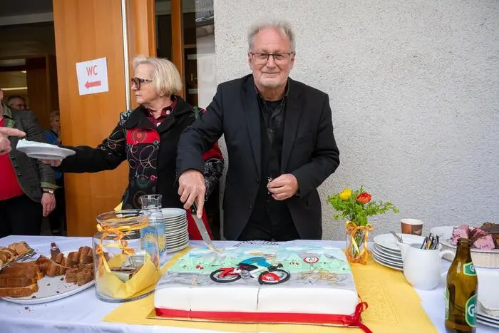 Die Torte zum 70. Geburtstag war mit einem Radfahrer dekoriert