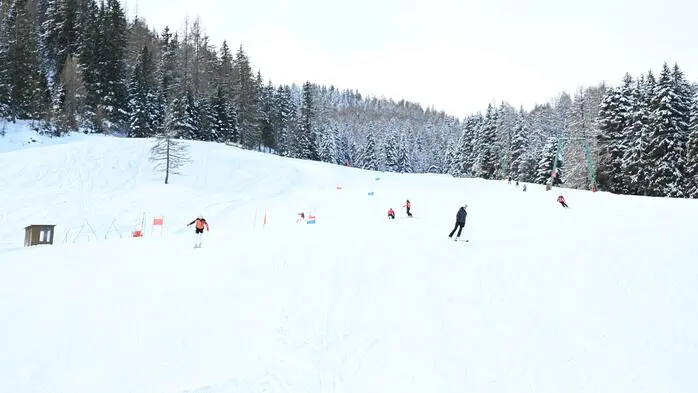 Der Neuschnee der vergangenen Tage sorgte für ideale Pistenverhältnisse bei der Ski-Marktmeisterschaft Weitensfeld auf der Flattnitz.
