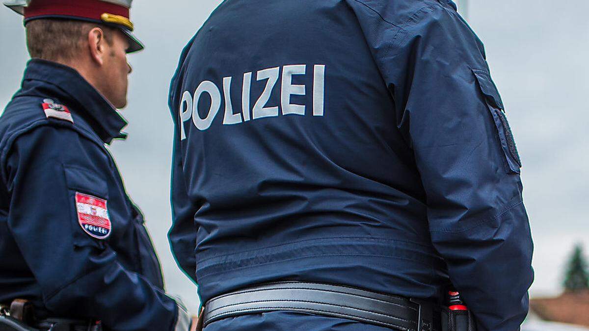 Die Polizei fahndet nach dem geflüchteten Täter