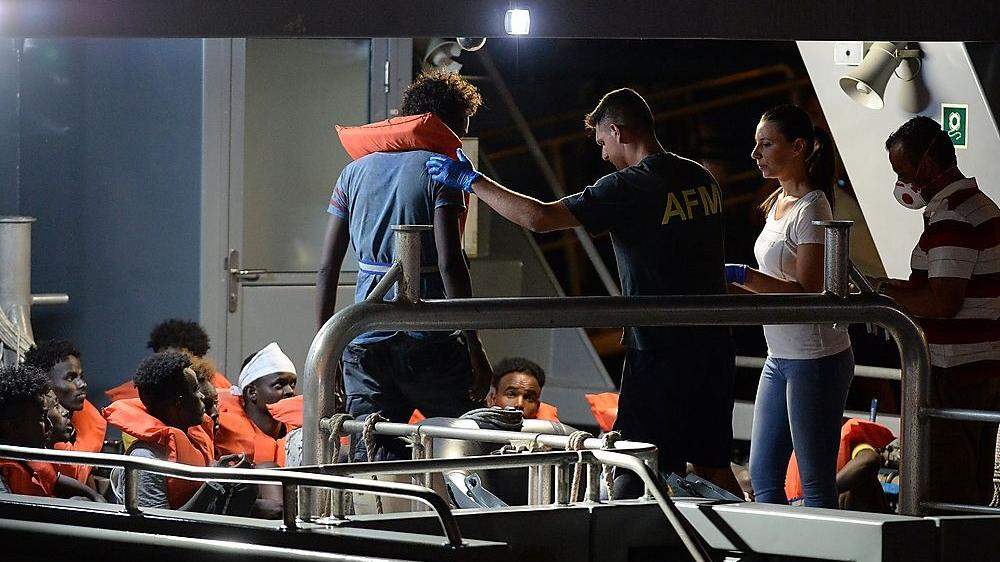 Acht Flüchtlinge befinden sich immer noch auf dem Rettungsschiff 