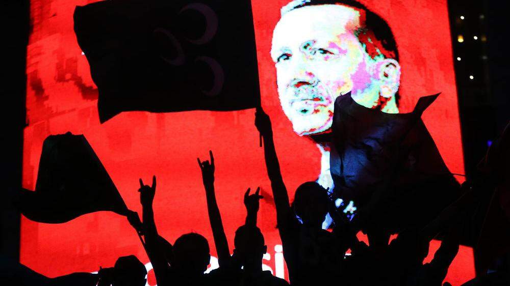 Drei Positionen - eine Person. Erdogan will alle Macht in sich vereinen