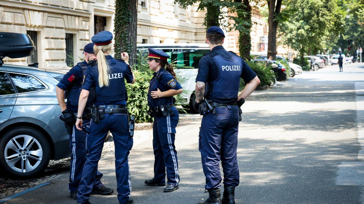 Polizisten in der Kaiserfeldgasse (Archivfoto)