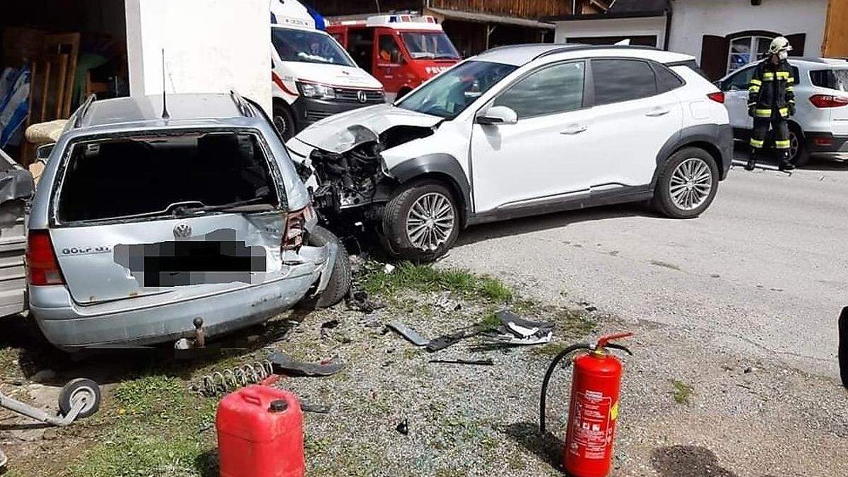 Autos stießen zusammen