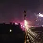 Silvester Rakete; sujet, silvester; rakete; silvesterrakete; sylvester; neujahr; feuerwerk; 2017; 2018; 2019; 2020; 2021; 2022; stadt; anzünden; glut; feuer; lichter; nacht; zündschnur; raketen