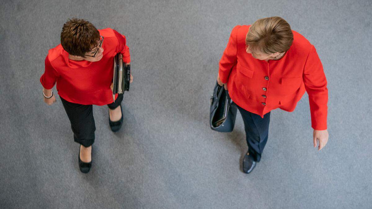 Kanzlerin Angela Merkel (rechts) und Parteichefin Annegret Kramp-Karrenbauer