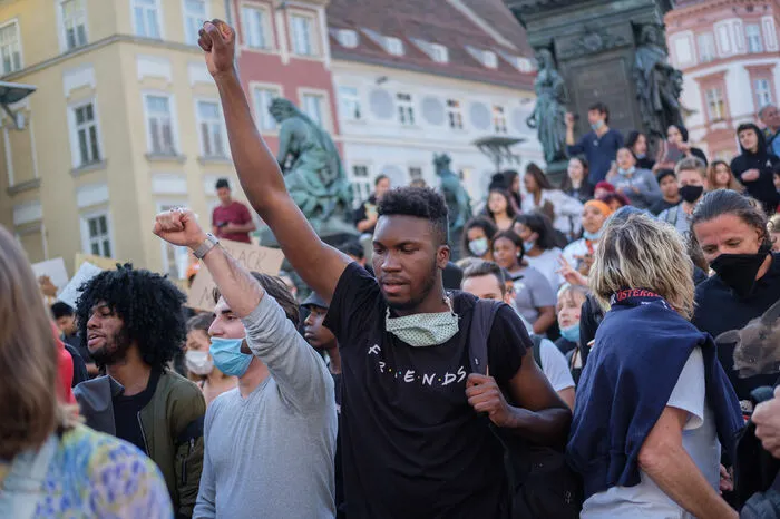 Die Demo war nicht angemeldet, verlief bunt und chaotisch, aber durchgehend friedlich.